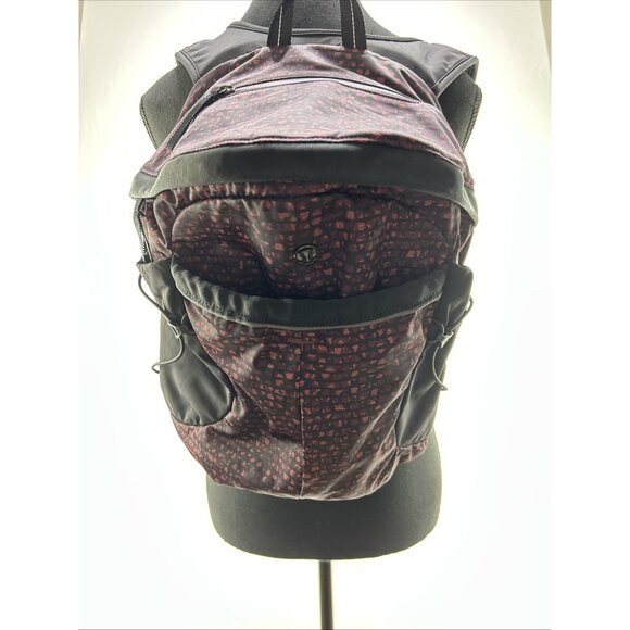 Lululemon Run All Day Black Burgundy Speckled  Backpack Hiking Biking Running - Picture 11 of 11